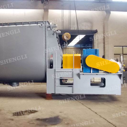 FKM-25 大型攪拌機(jī)，用于腐殖質(zhì)